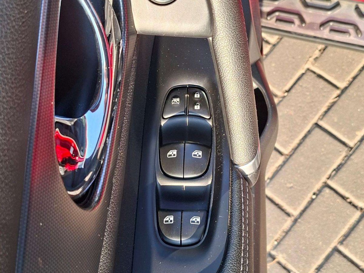 Nissan Qashqai Visureigis / Krosoveris Benzinas