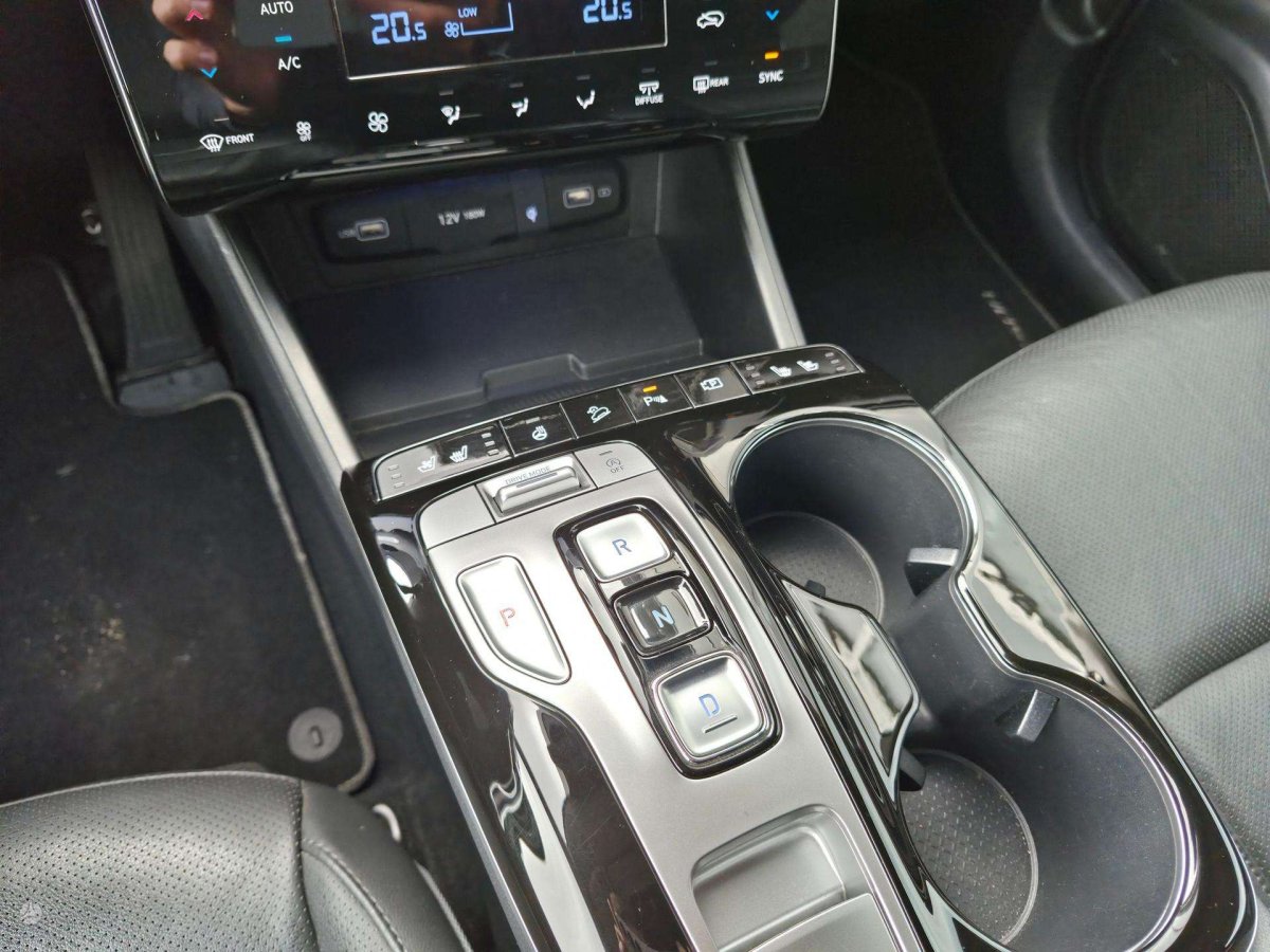 Hyundai Tucson Visureigis / Krosoveris Benzinas / elektra