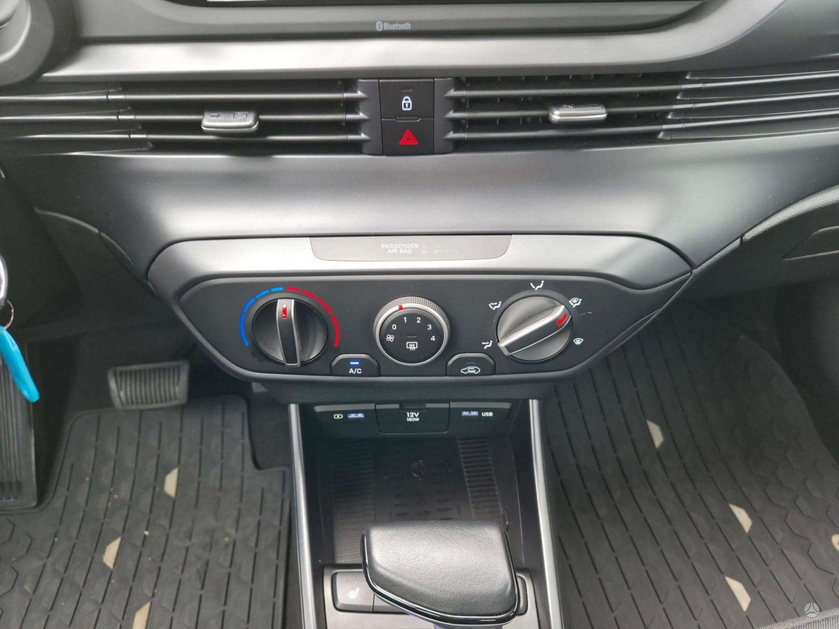 Hyundai i20 Visureigis / Krosoveris Benzinas / elektra