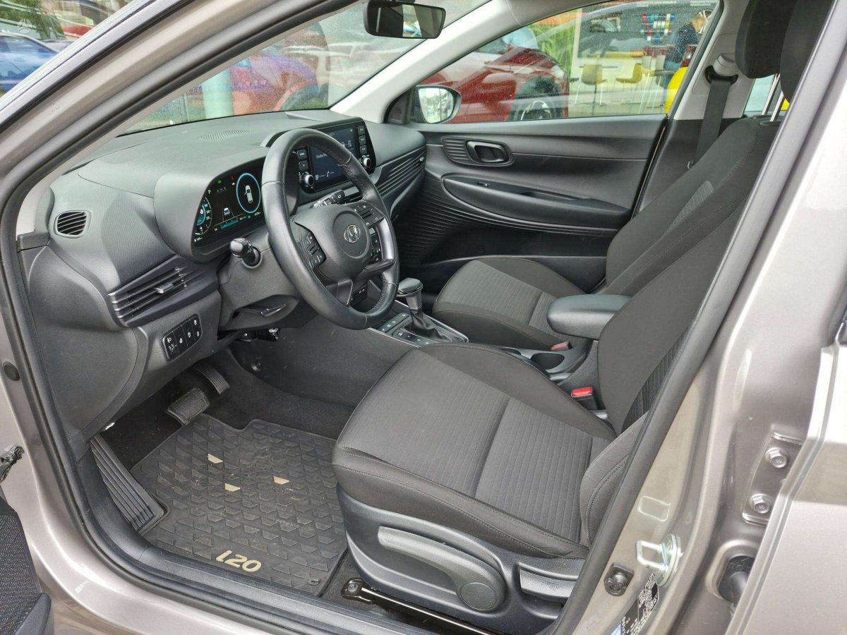 Hyundai i20 Visureigis / Krosoveris Benzinas / elektra