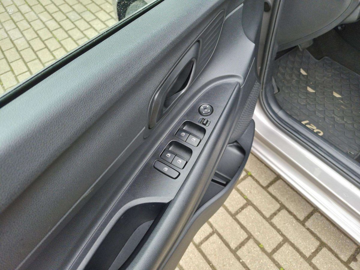Hyundai i20 Visureigis / Krosoveris Benzinas / elektra