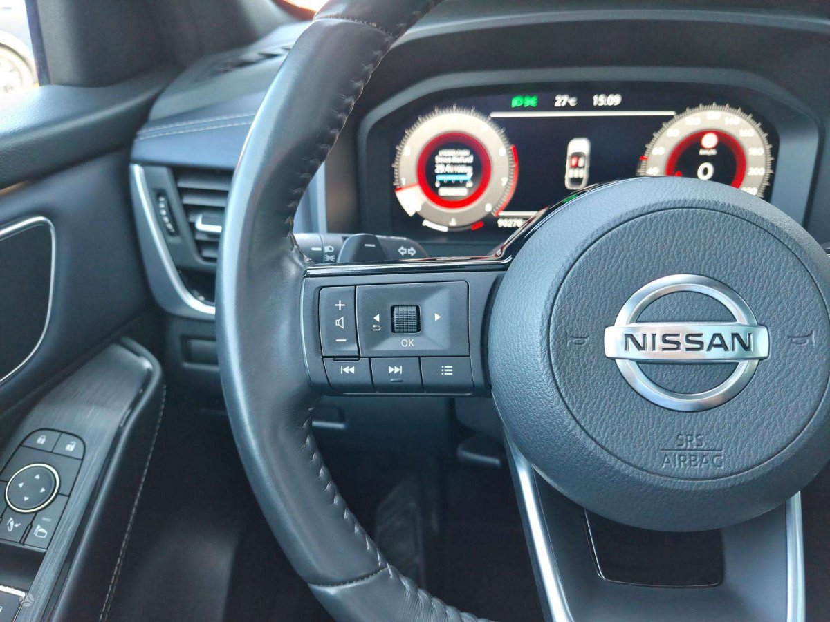 Nissan Qashqai Visureigis / Krosoveris Benzinas / elektra