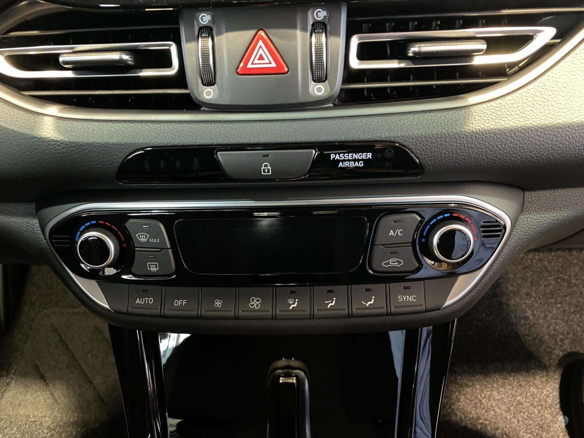 Hyundai i30 Universalas Benzinas