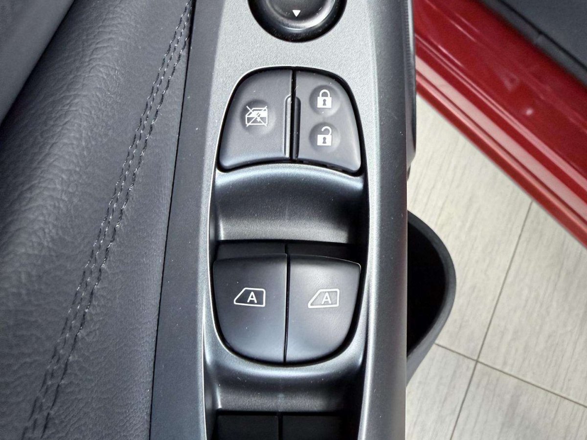 Nissan Juke Visureigis / Krosoveris Benzinas