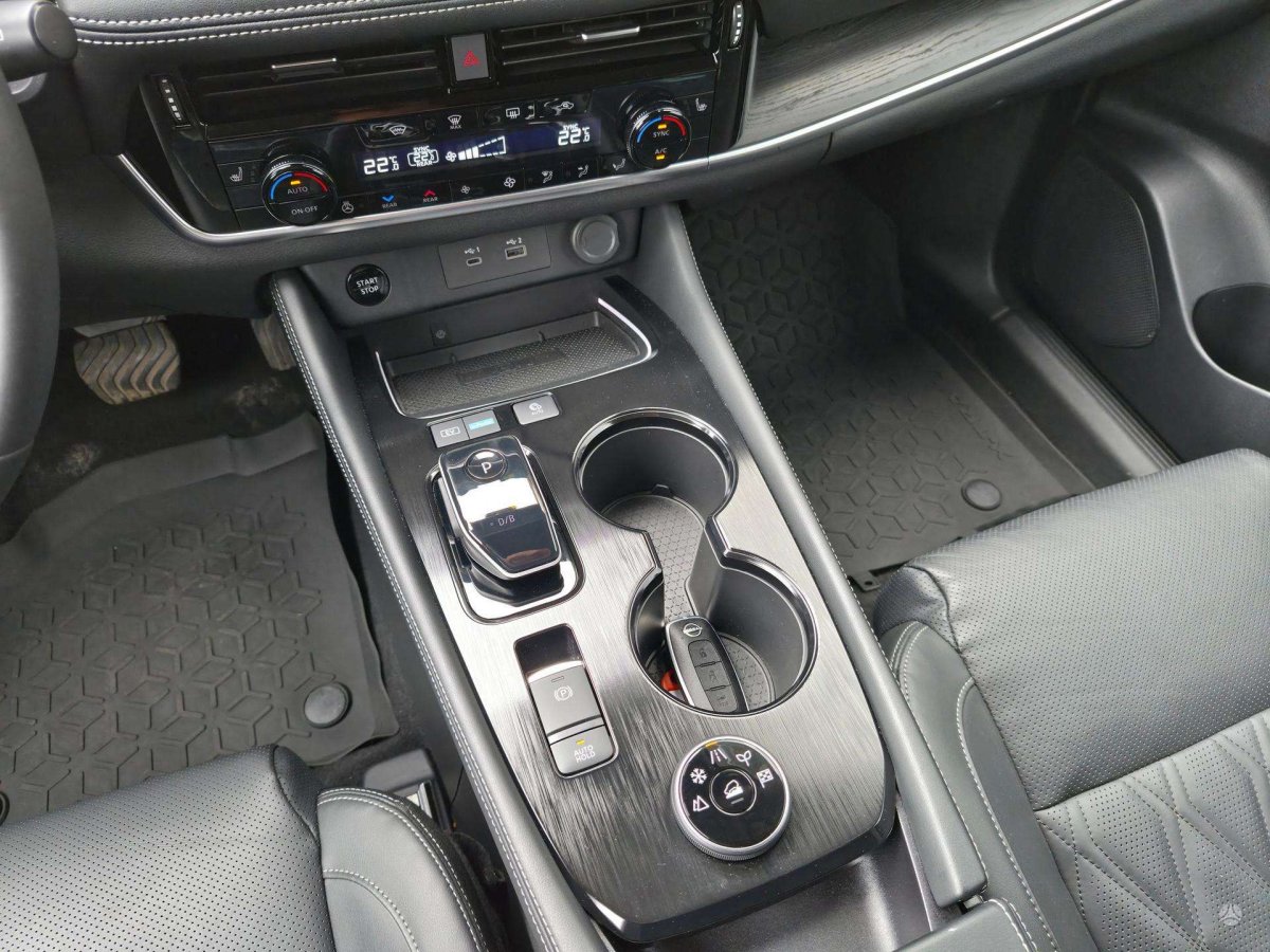 Nissan X-Trail Visureigis / Krosoveris Benzinas / elektra