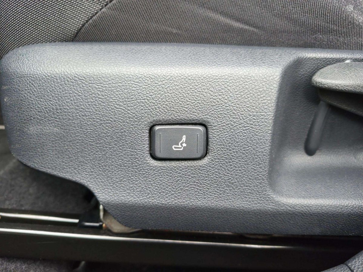 Toyota Corolla Hečbekas Benzinas / elektra