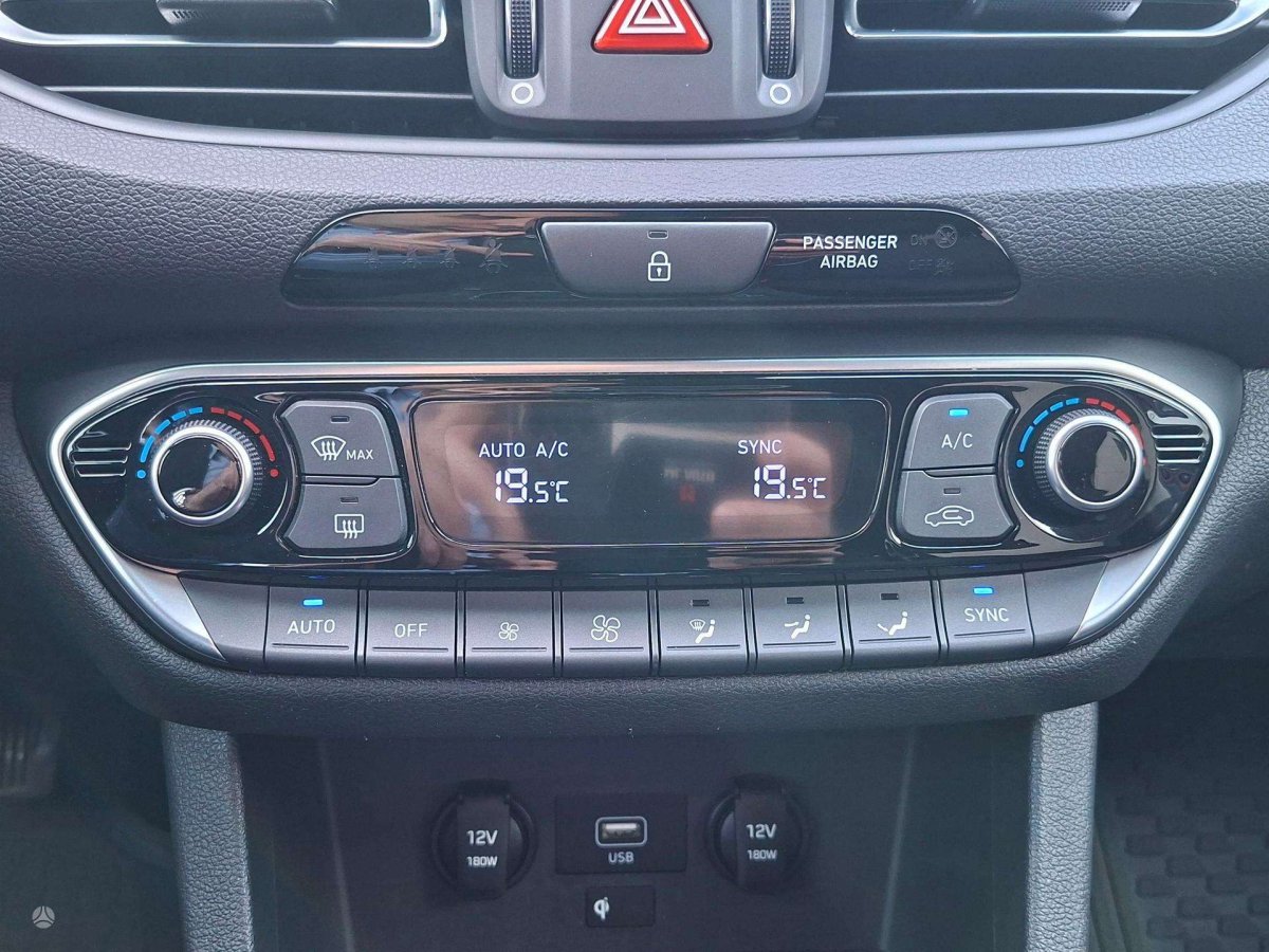 Hyundai i30 Universalas Benzinas