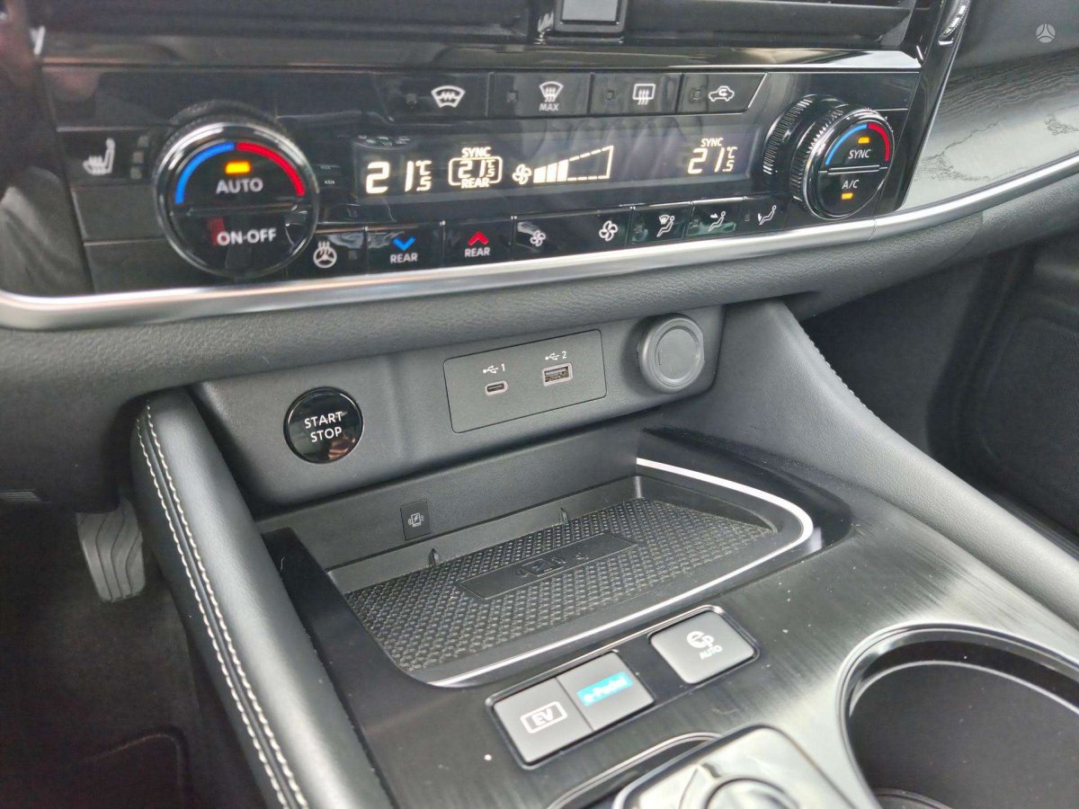 Nissan X-Trail Visureigis / Krosoveris Benzinas / elektra