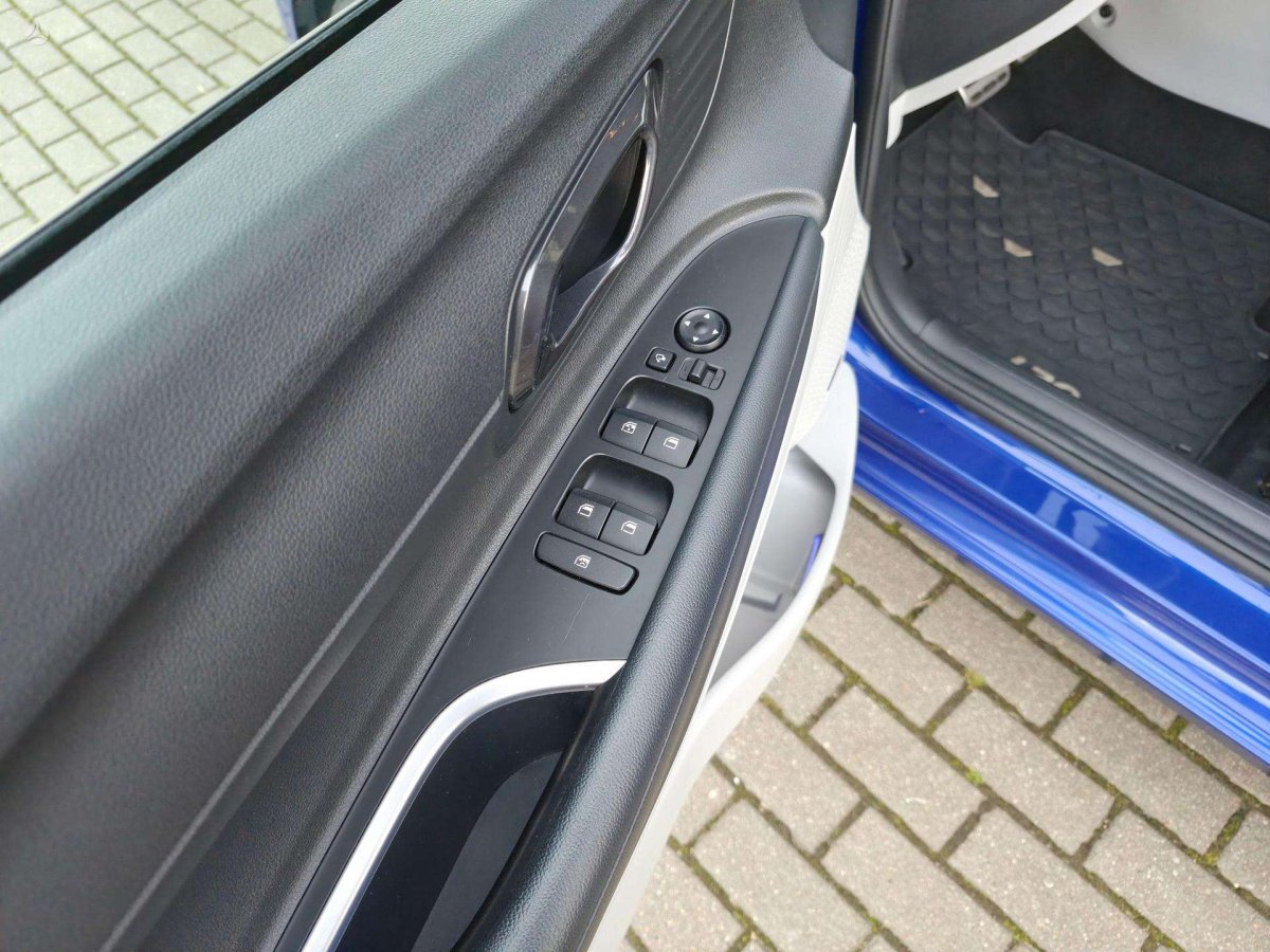 Hyundai i20 Hečbekas Benzinas / elektra