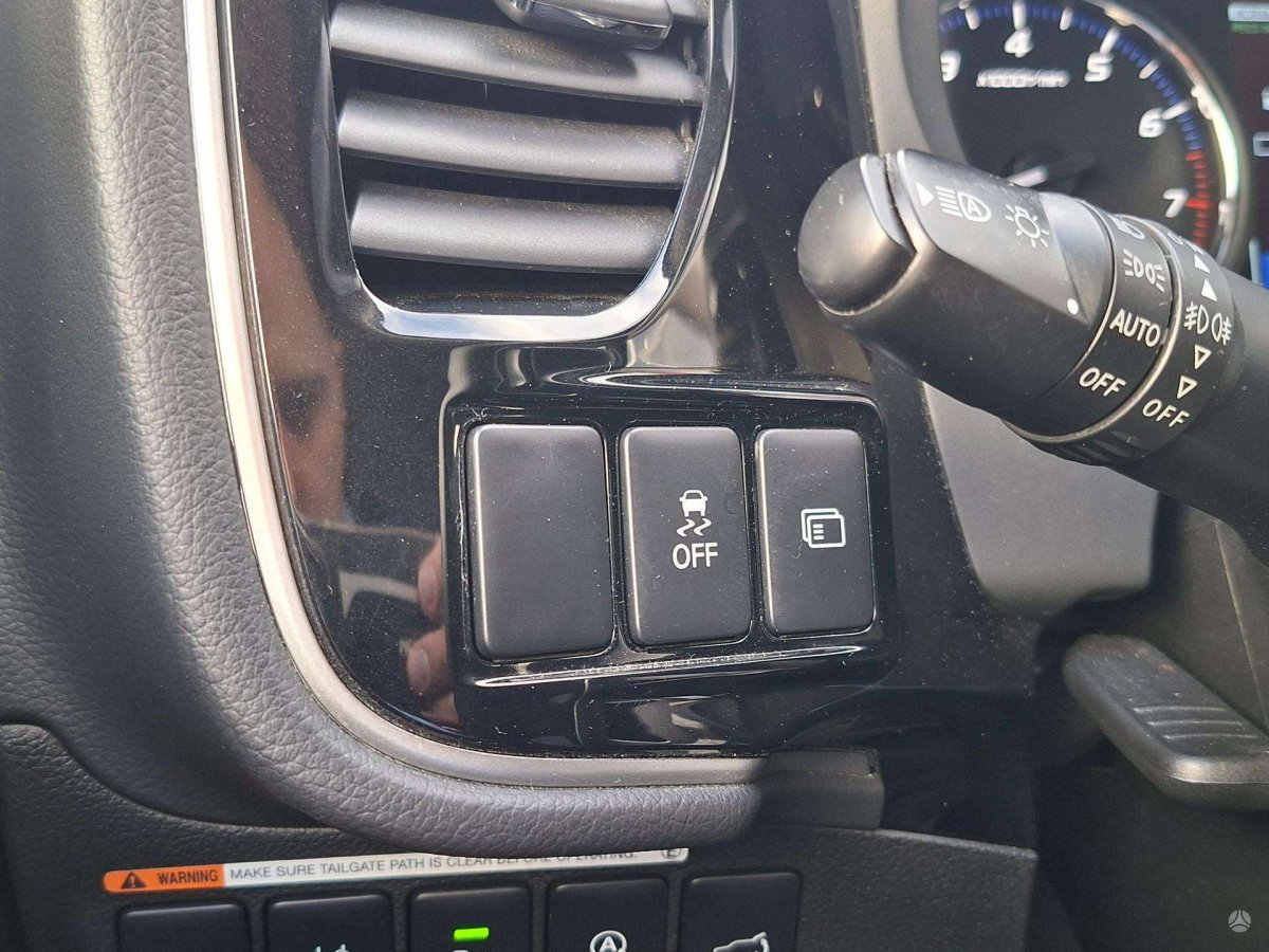 Mitsubishi Outlander Visureigis / Krosoveris Benzinas