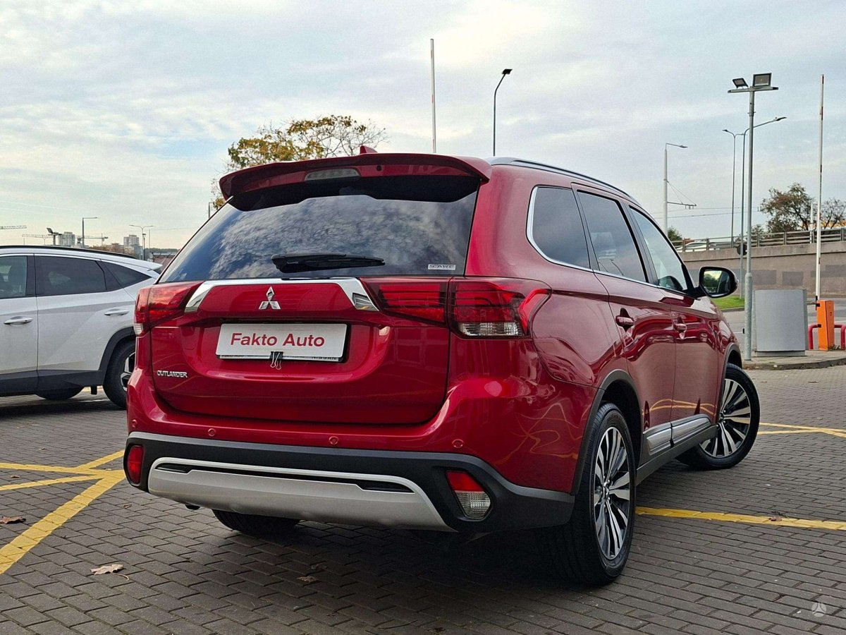 Mitsubishi Outlander Visureigis / Krosoveris Benzinas